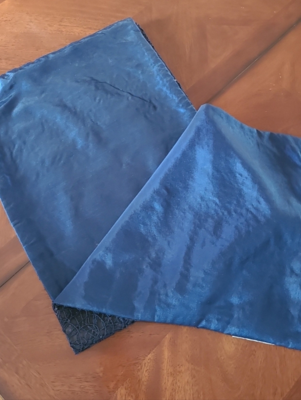 Table Runner - Picture 3 of 4